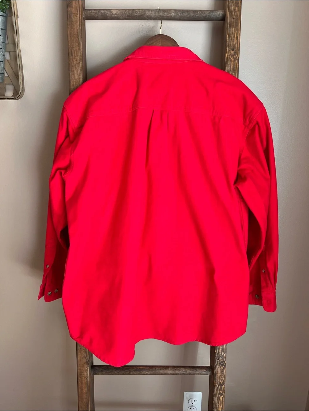Gander Mountain bold red